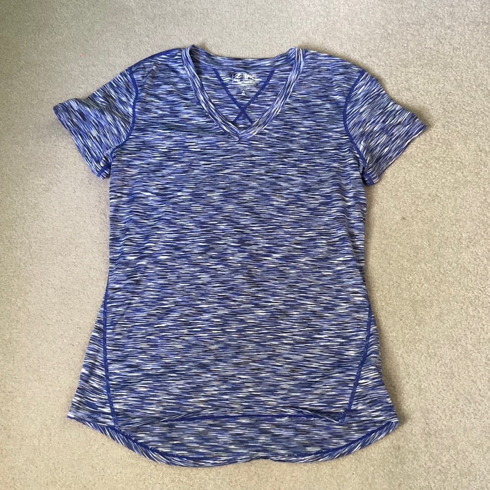 Athletic semi-fitted top